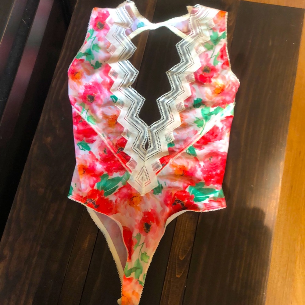 NWT Venus floral lingerie